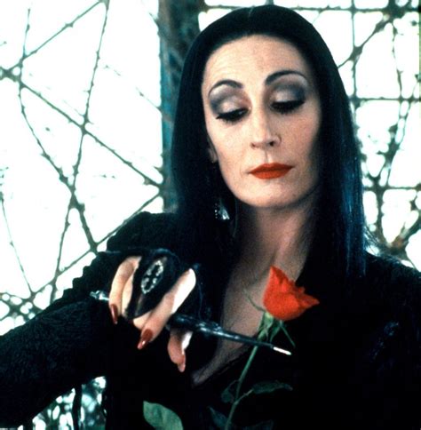 Cómo disfrazarse de Morticia Addams